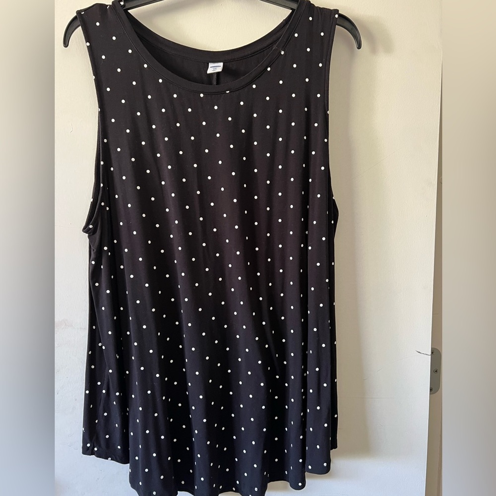 Black and white Old navy tank top.